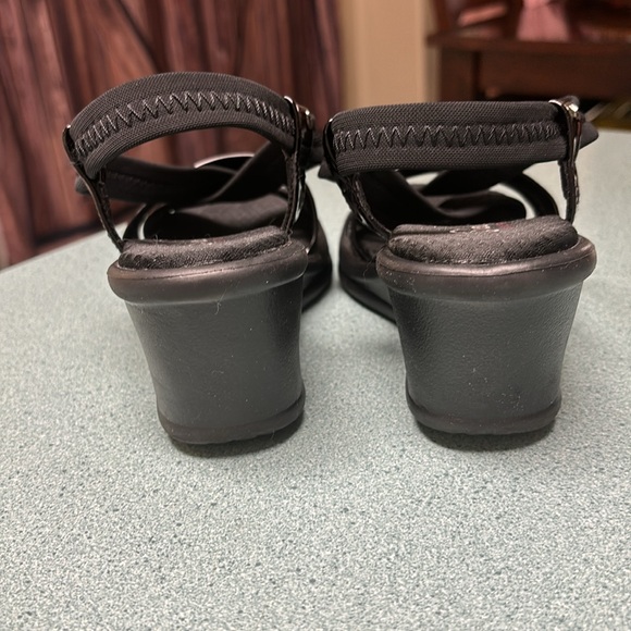 Skechers memory foam women’s high heel sandals - Picture 3 of 10